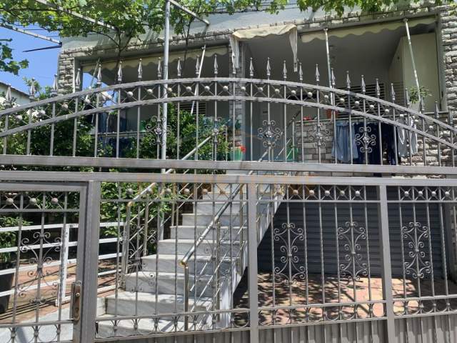 Tirane, shitet Vile 2+1 Kati 1, 181 m² 140.000 Euro (RRUGA TAHIR SKENDERI)