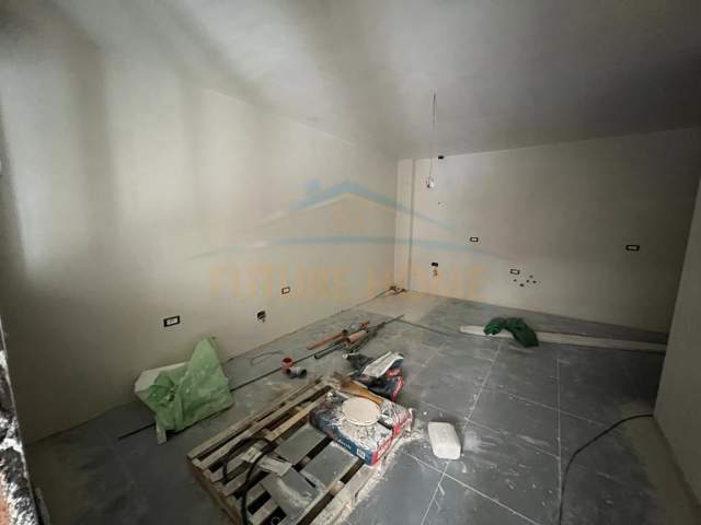 Korce, shitet apartament 2+1+BLK Kati 1, 79 m² 45.500 Euro (Lagjia 18, Korçë)