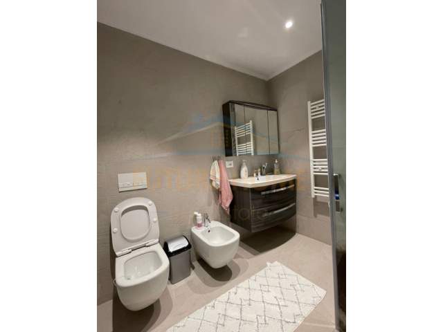 Tirane, jepet me qera apartament 2+1+BLK Kati 7, 116 m² 800 Euro (Rruga e Kavajes)
