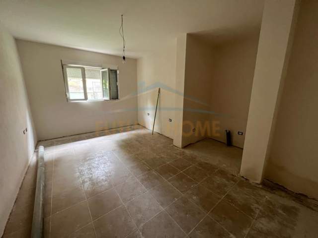 Korce, shitet garsonier Kati 1, 46 m² 27.600 Euro (Lagjia 18, Korçë)