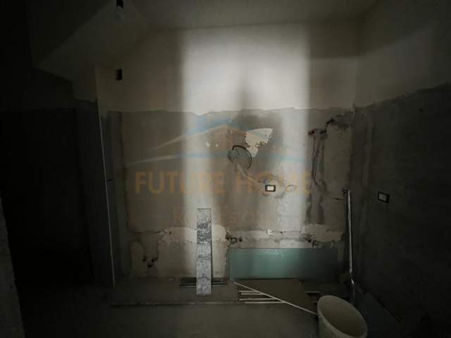 Korce, shitet apartament 1+1+BLK Kati 1, 76 m² 45.500 Euro (Lagjia 18, Korçë)