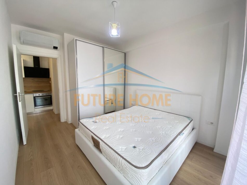 Tirane, jepet me qera apartament 1+1 Kati 3, 60 m² 600 € (21 Dhjetori, prane Hotel Mondial)