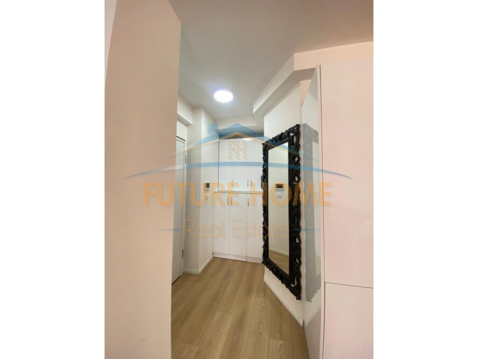 Tirane, jepet me qera apartament 1+1 Kati 3, 60 m² 600 € (21 Dhjetori, prane Hotel Mondial)
