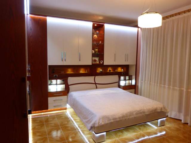 Tirane, jepet me qera apartament 3+1 Kati 2, 150 m² 900 Euro (Rruga Elbasanit)