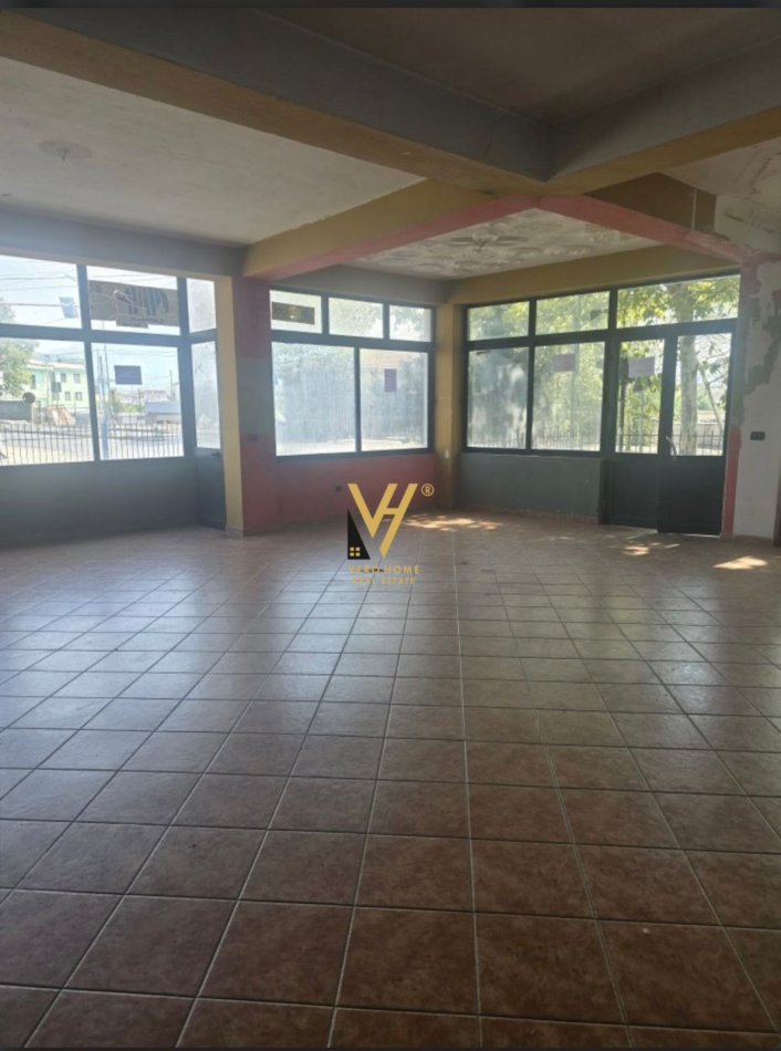 Shqiperi, jepet me qera ambjent biznesi Kati 1, 175 m² 1.000 € (MEZEZ)