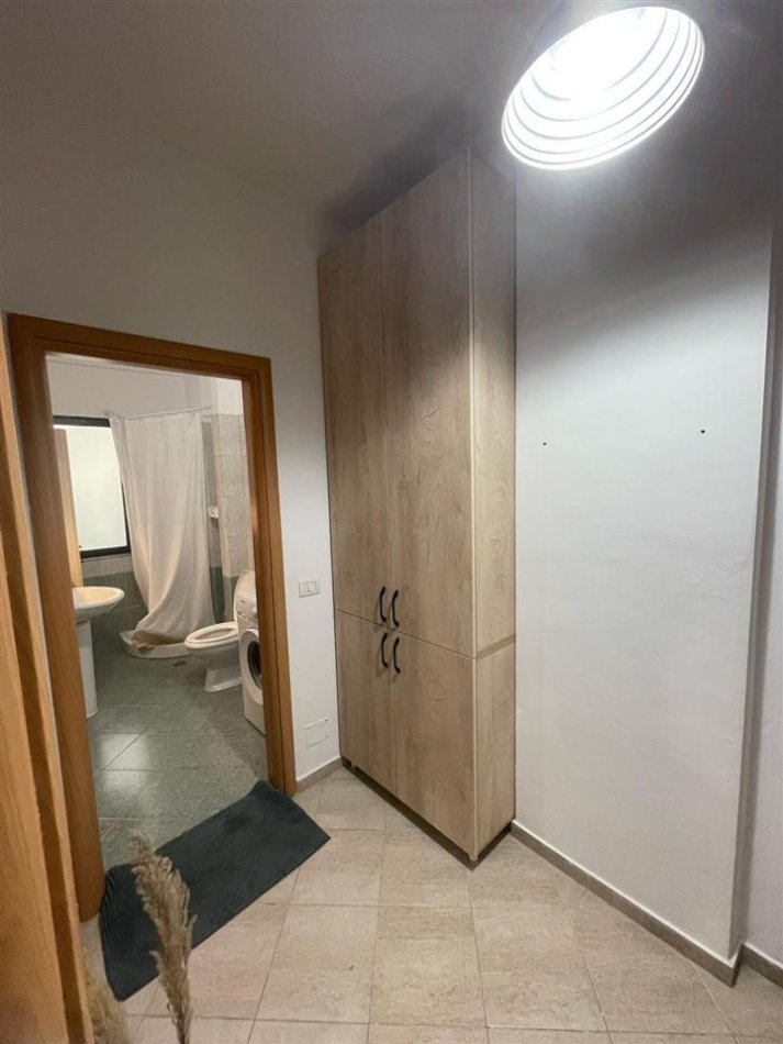 Apartament 1+1 me qera tek Kristal Center (450 Euro)