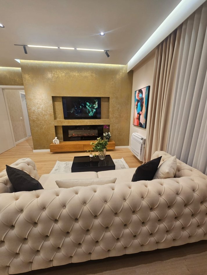 Super Apartament 2+1 ne shitje ne Qender tek pazari i ri (265,000 Euro)
