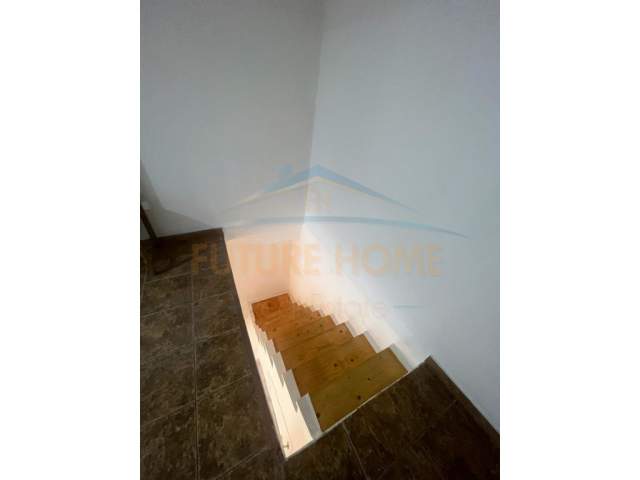 Tirane, jepet me qera ambjent biznesi Kati 0, 55 m² 280 Euro (kombinat)