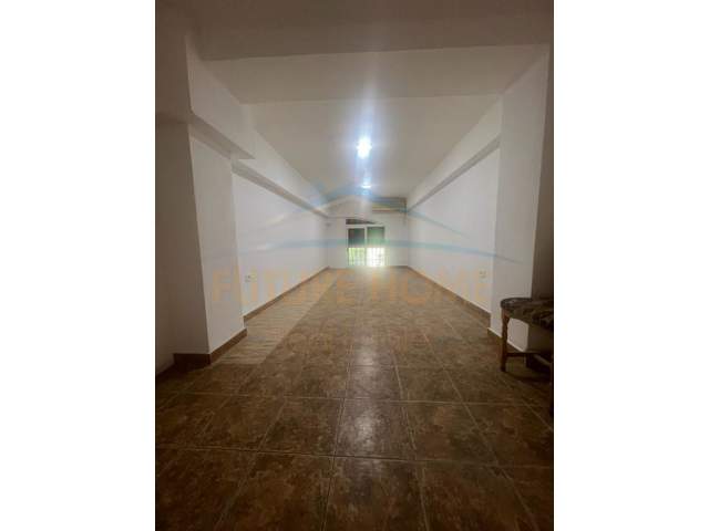 Tirane, jepet me qera ambjent biznesi Kati 0, 55 m² 280 Euro (kombinat)