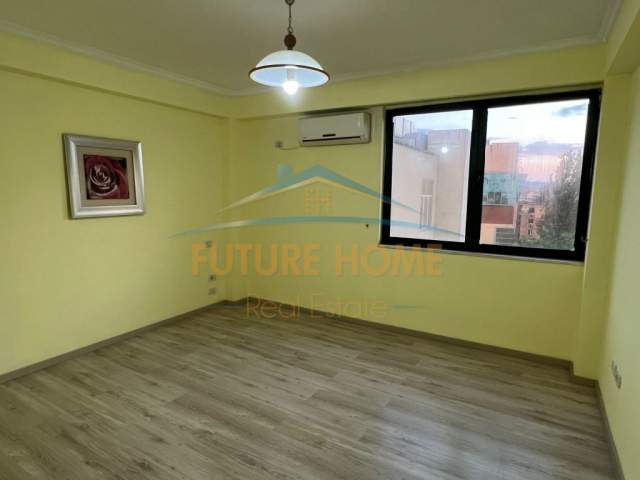Tirane, jepet me qera ambjent biznesi Kati 4, 120 m² 1.200 Euro (STACIONI I TRENIT)