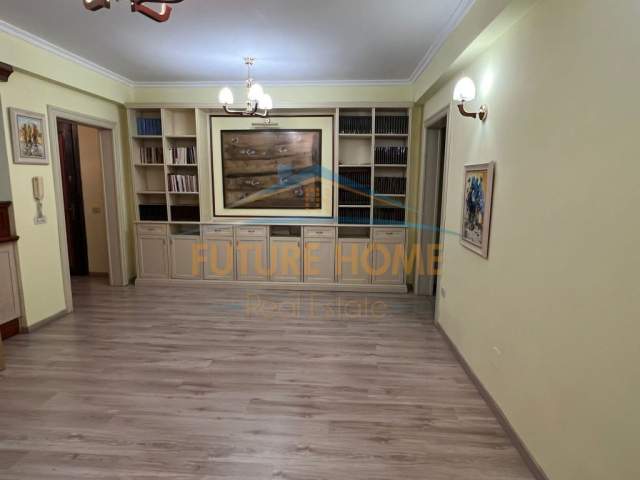 Tirane, jepet me qera ambjent biznesi Kati 4, 120 m² 1.200 Euro (STACIONI I TRENIT)
