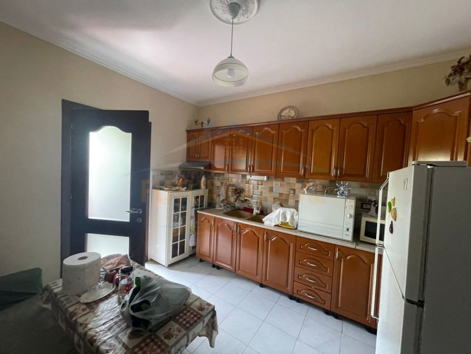 Durres, shitet shtepi 2 Katshe Kati 0, 650 m² 190.000 € (Shkozet, Durres)