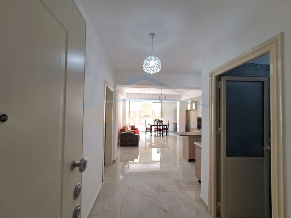 Durres, jepet me qera apartament 2+1+Aneks Kati 1, 75 m² 400 € (Qender, Durres)