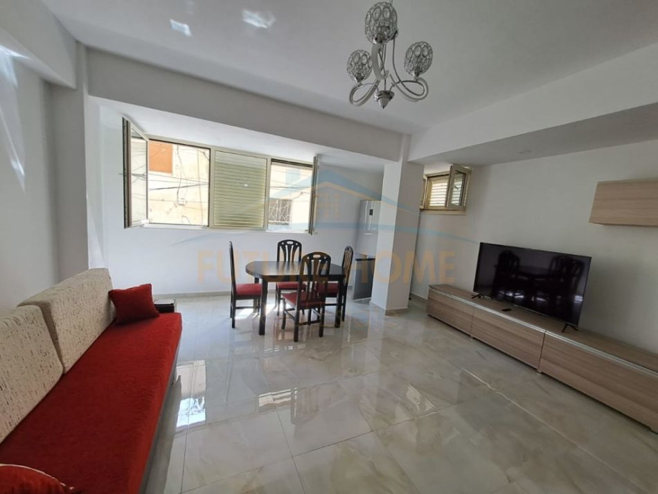 Durres, jepet me qera apartament 2+1+Aneks Kati 1, 75 m² 400 € (Qender, Durres)