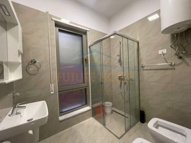 Tirane, jepet me qera apartament 2+1+BLK Kati 3, 126 m² 900 Euro (Koppleksi Deliorgji)