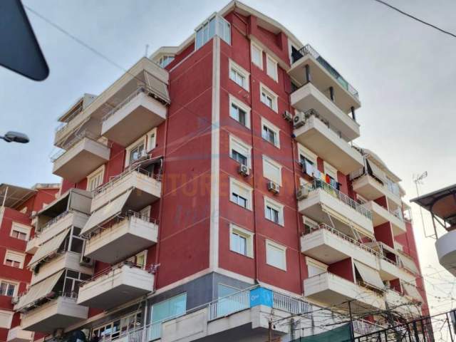 Tirane, jepet me qera ambjent biznesi Kati 0, 18 m² 240 Euro (Selite)