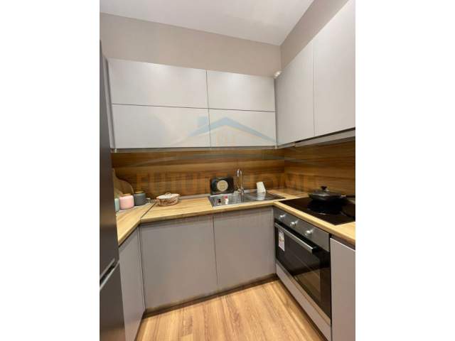 Tirane, jepet me qera apartament 2+1+BLK Kati 3, 79 m² 800 Euro (21 dhjetori square 21)