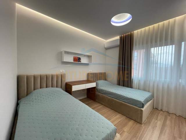 Tirane, shes apartament 2+1+BLK Kati 9, 110 m² 225.000 Euro (Komuna e Parisit)