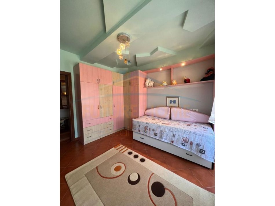 Tirane, jepet me qera apartament 2+1+Ballkon Kati 9, 93 m² 700 € (21 Dhjetori)