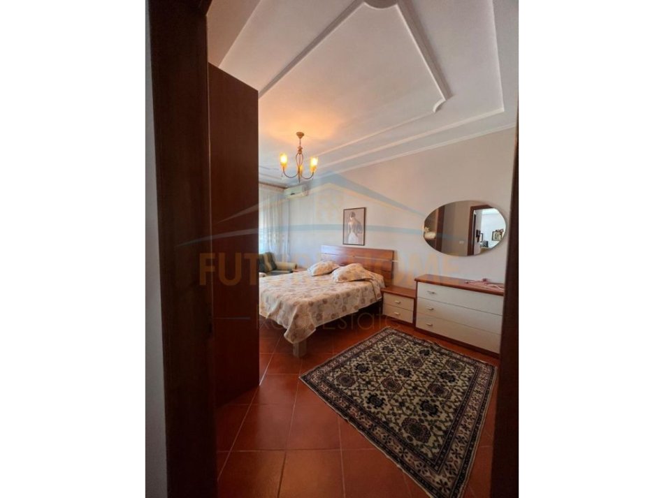 Tirane, jepet me qera apartament 2+1+Ballkon Kati 9, 93 m² 700 € (21 Dhjetori)
