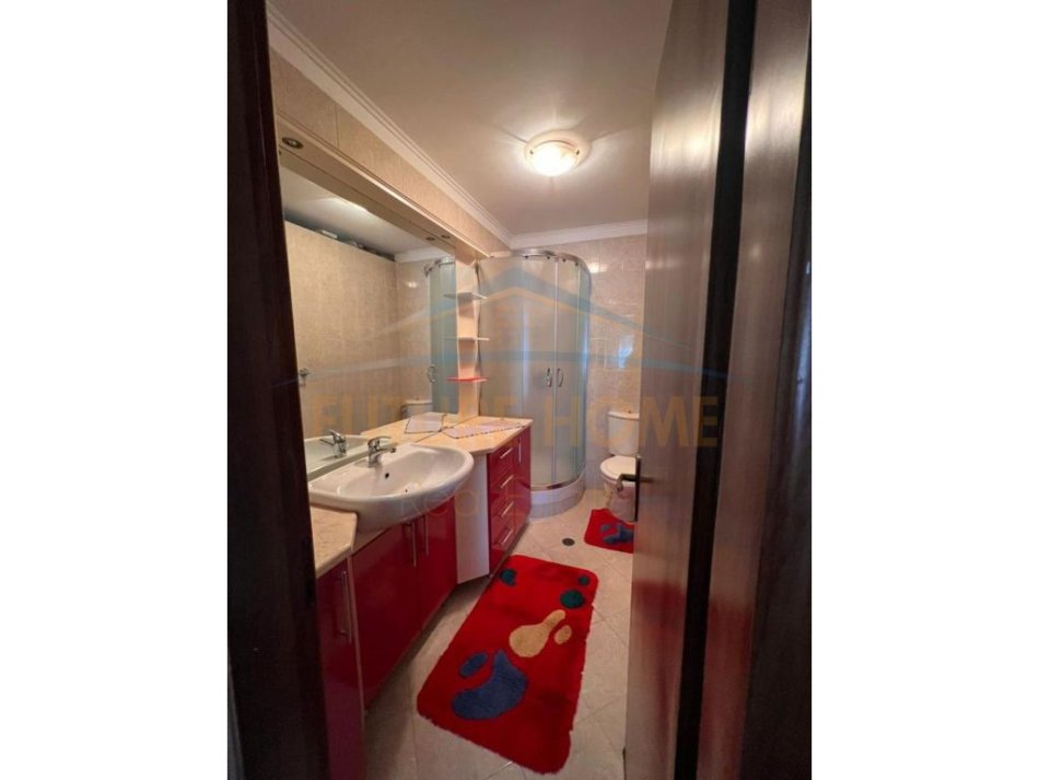 Tirane, jepet me qera apartament 2+1+Ballkon Kati 9, 93 m² 700 € (21 Dhjetori)