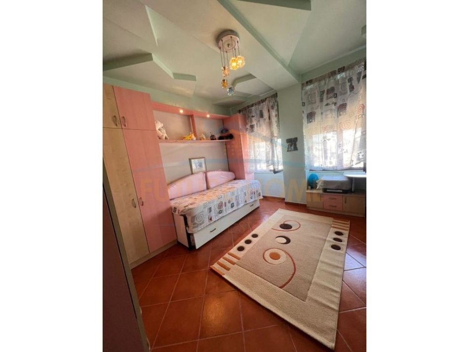 Tirane, jepet me qera apartament 2+1+Ballkon Kati 9, 93 m² 700 € (21 Dhjetori)