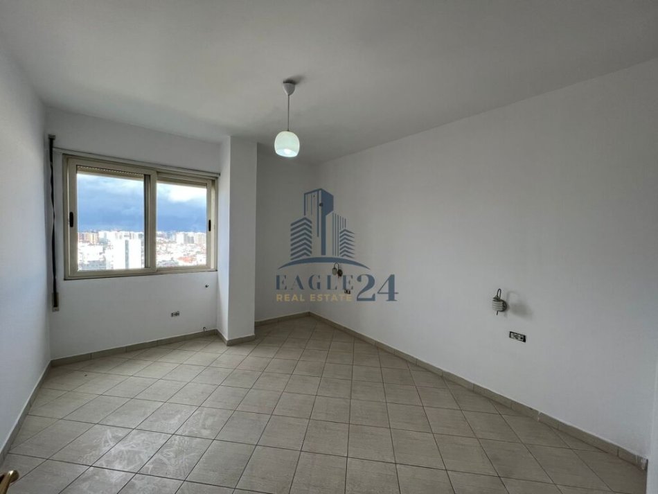 Tirane, shitet apartament 2+1+Ballkon Kati 11, 117 m² 170.000 € (ish parku)