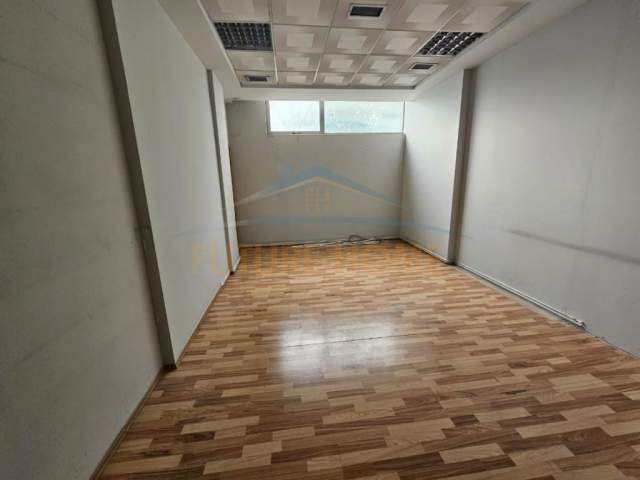 Tirane, jap me qera ambjent biznesi Kati 1, 326 m² 2.700 Euro (Komuna e Parisit)