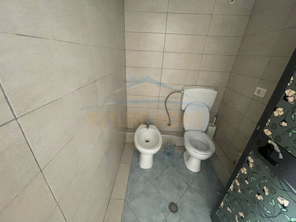 Durres, jepet me qera ambjent biznesi Kati 1, 560 m² 1.500 € (Spitali, Durres)