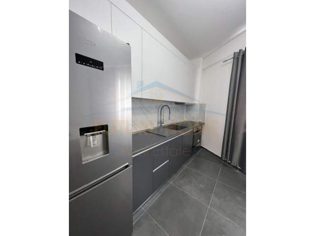 Tirane, jepet me qera apartament 1+1+BLK Kati 7, 74 m² 400 Euro (Unaza e Re)