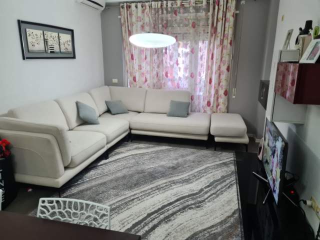 Shitet Apartament 1+1 tek Liqeni Thate,Rruga Peti .95.000 Euro