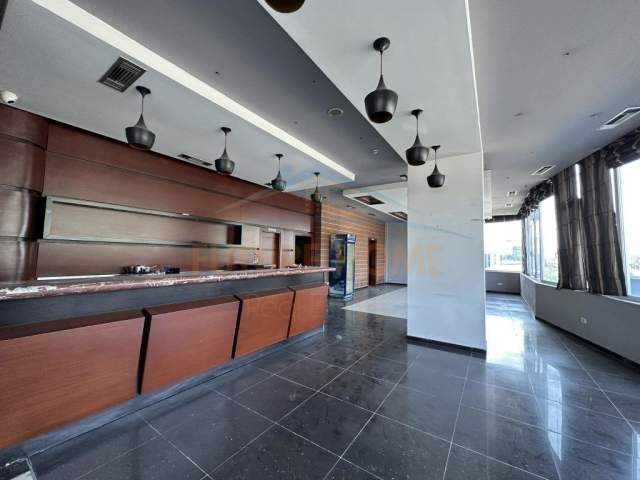 Tirane, jepet me qera ambjent biznesi Kati 1, 112 m² 800 Euro (INSITUT)