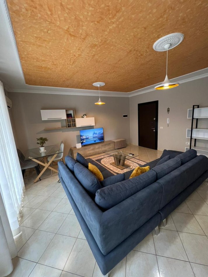 Tirane, jepet me qera apartament 1+1 Kati 2, 80 m² 550 € (liqeni i thate)
