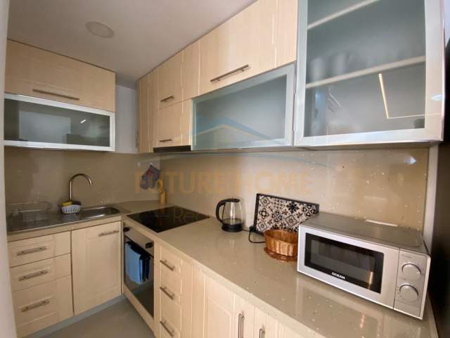Durres, jepet me qera apartament 2+1 Kati 9, 80 m² 600 Euro (plazh)