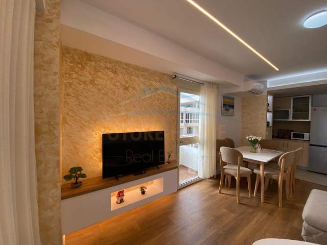 Durres, jepet me qera apartament 2+1 Kati 9, 80 m² 600 Euro (plazh)
