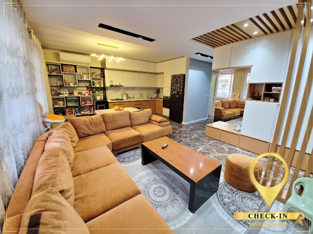 Shitet apartament 3+1+2 i mobiluar tek Liqeni i Thate