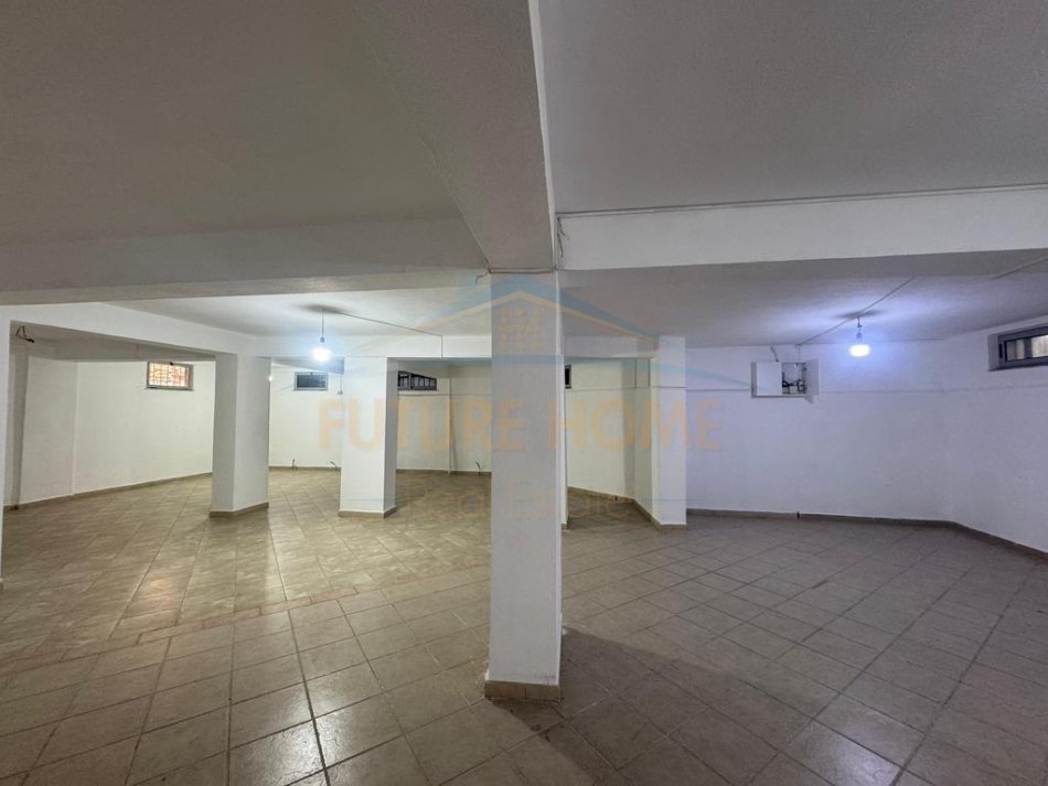 Tirane, shitet ambjent biznesi Kati -1, 130 m² 195.000 € (RRUGA E KAVAJES)