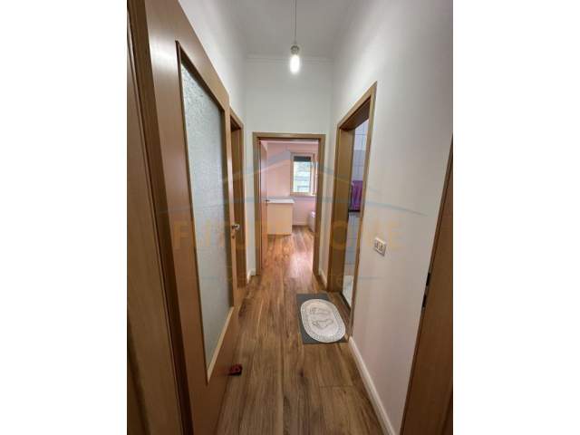 Tirane, jepet me qera apartament Kati 2, 100 m² 600 Euro (liqeni i thate)