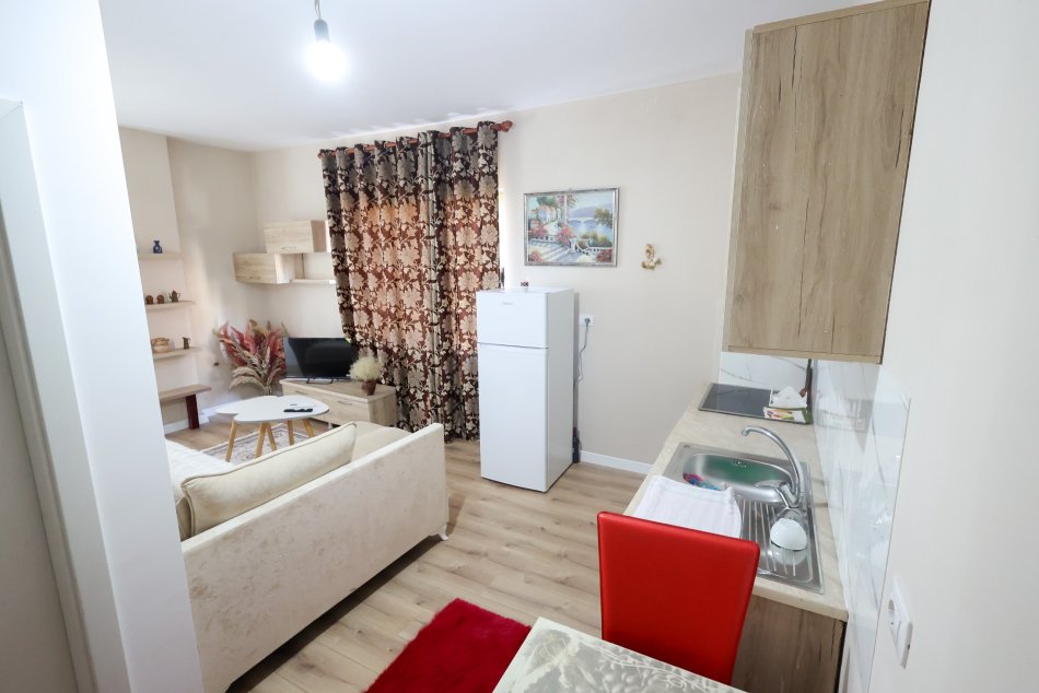 jepet me qera apartament 1+1 Kati 5, 55 m² 300 € (Prane Rruges Se Dajtit, Rruga Ramazan Gaxherri)