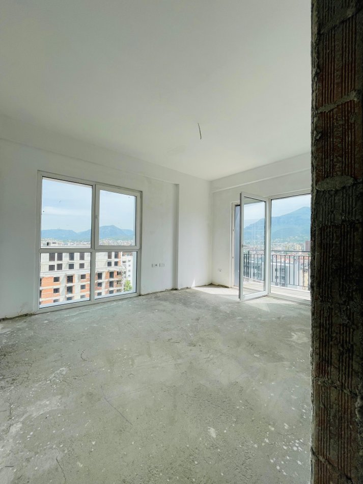 Tirane, shes apartament 2+1+Ballkon, Kati 10, 96 m² 155,000 € (Rruga 5 Maji)