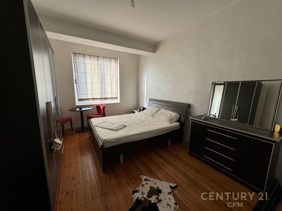 Tirane, jepet me qera shtepi 3+1+Ballkon Kati 2, 120 m² 500 € (Ministria e jashtme)