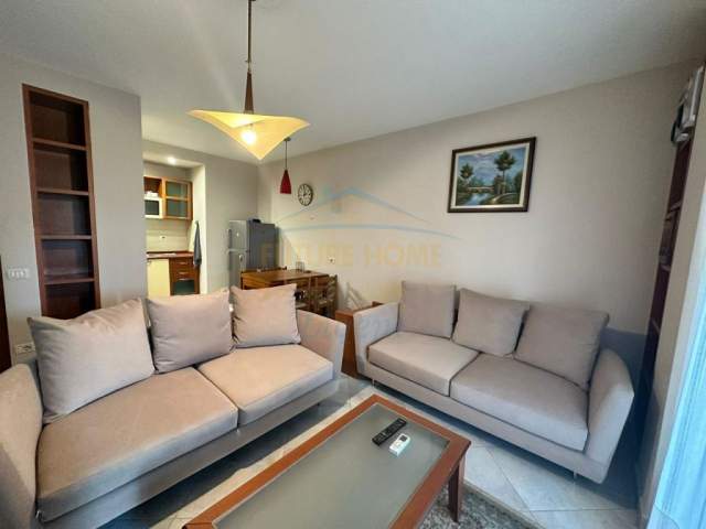 Tirane, jepet me qera apartament 2+1 Kati 2, 110 m² 550 Euro (liqeni i thate)