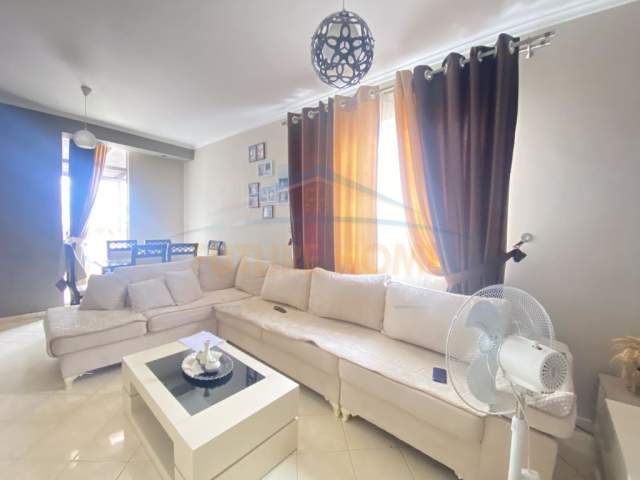 Tirane, shitet apartament 2+1 Kati 9, 100.000 Euro (Yzberisht)