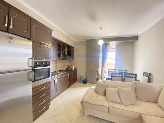 Tirane, shitet apartament 2+1 Kati 9, 100.000 Euro (Yzberisht)