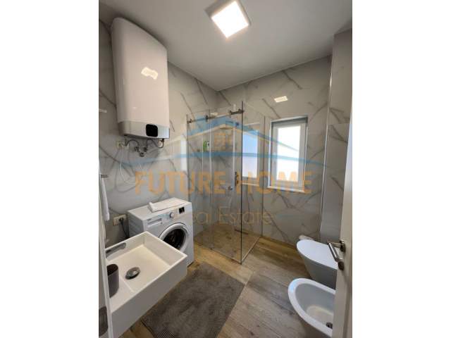 Tirane, jepet me qera apartament Kati 6, 130 m² 700 Euro (Komuna e Parisit)