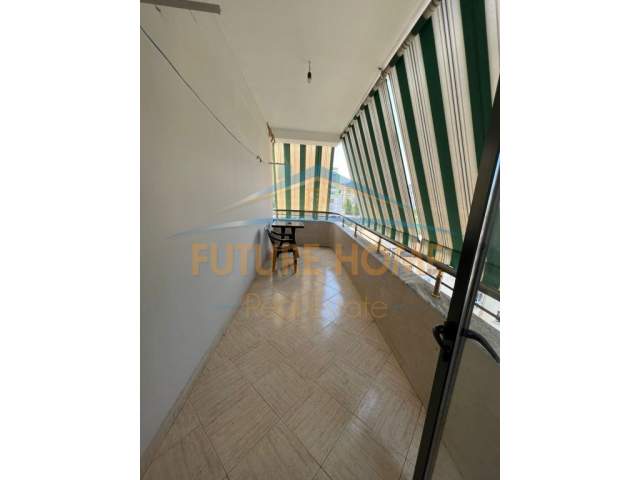 Tirane, jepet me qera apartament Kati 6, 130 m² 700 Euro (Komuna e Parisit)