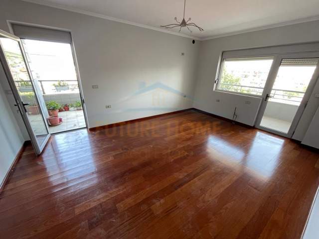 Korce, shitet apartament 2+1+BLK Kati 7, 150 m² 73.000 Euro (Lagjia 9, Korçë.)