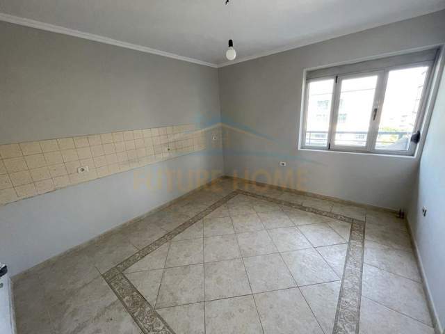 Korce, shitet apartament 2+1+BLK Kati 7, 150 m² 73.000 Euro (Lagjia 9, Korçë.)