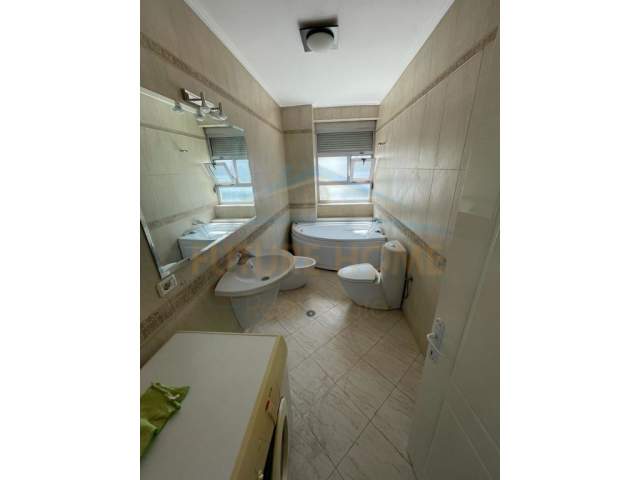 Korce, shitet apartament 2+1+BLK Kati 7, 150 m² 73.000 Euro (Lagjia 9, Korçë.)