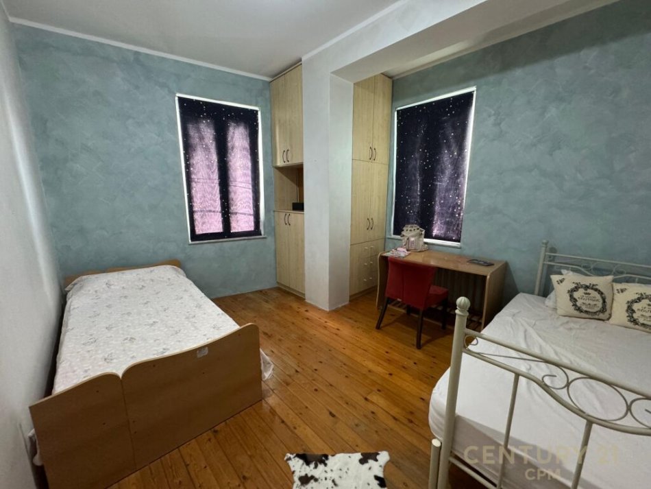 Tirane, jepet me qera shtepi 3+1+Ballkon Kati 2, 120 m² 500 € (Ministria e jashtme)